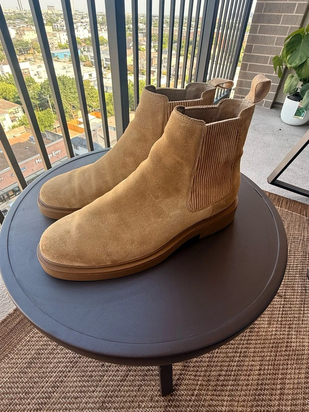 Vince versatile tan
